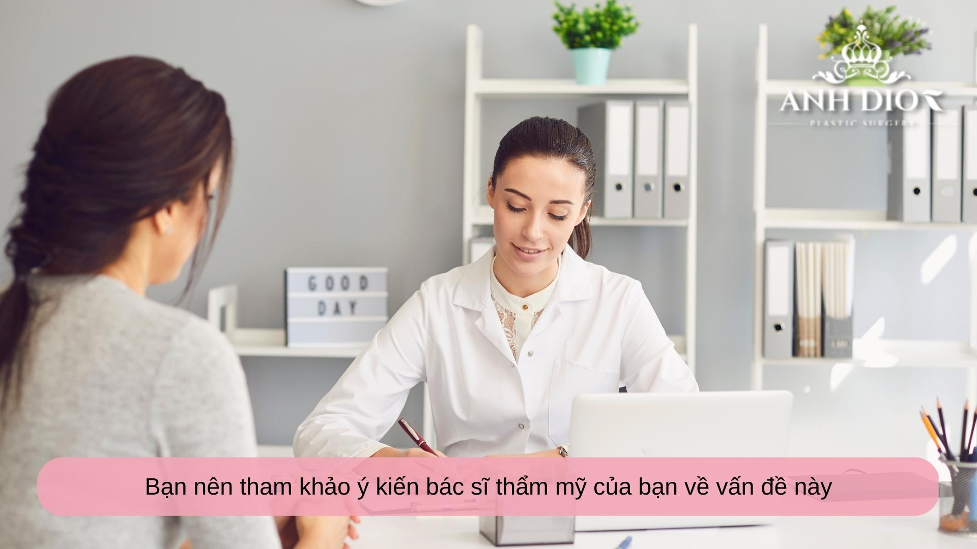 Nâng ngực kiêng quan hệ bao lâu