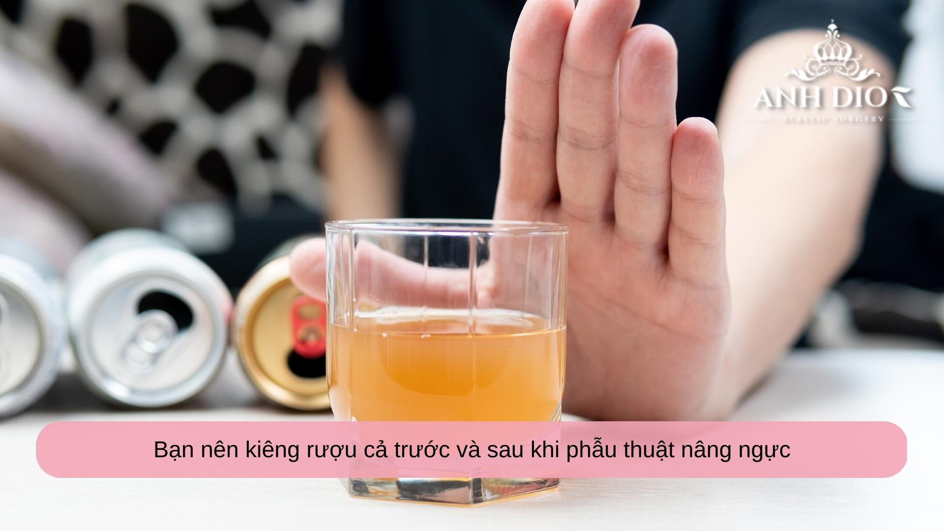 Nâng ngực kiêng rượu bia bao lâu