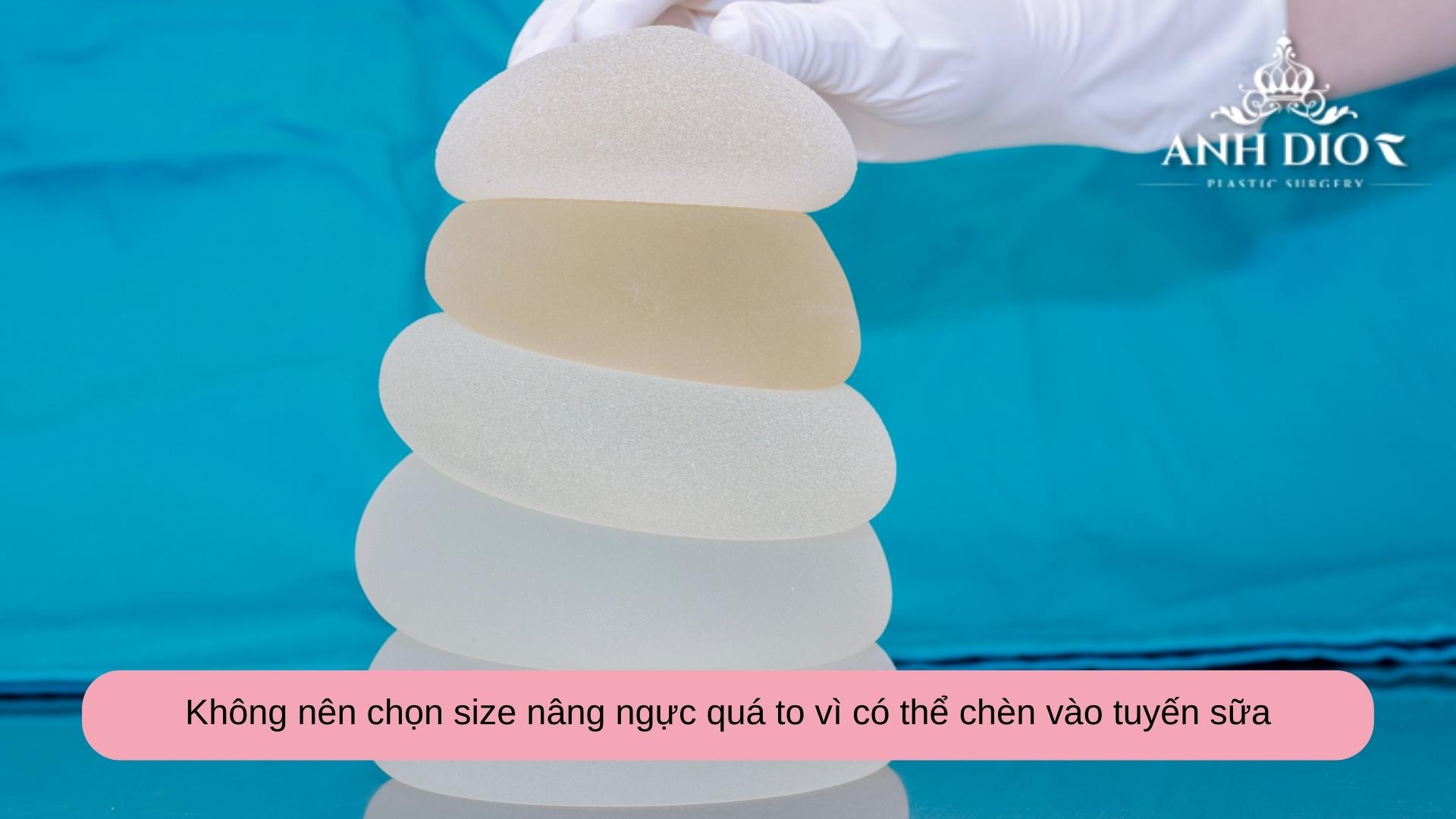Nâng ngực xong có cho con bú được không